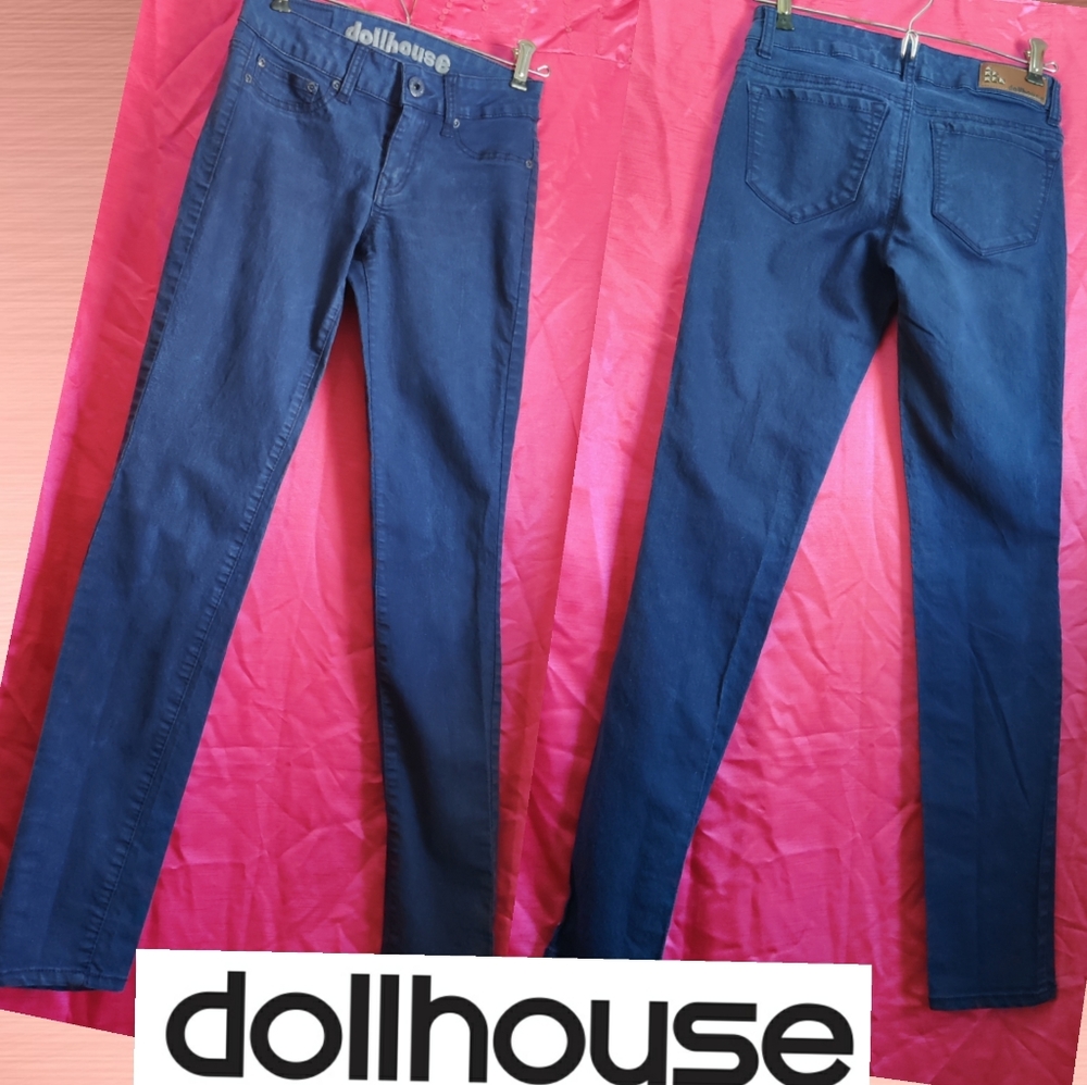 Dollhouse Skinny jegging jeans lots of stretch, Junior's Size 5 but run Small